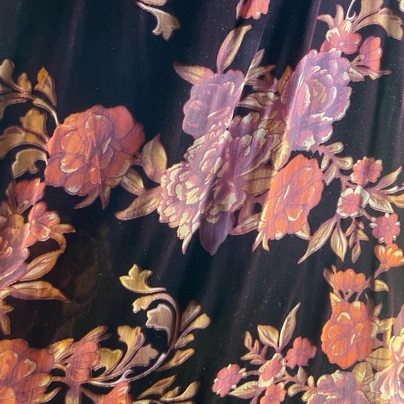 Full length dress. Spaghetti straps that adjust. Worn once - Picture 3 of 6